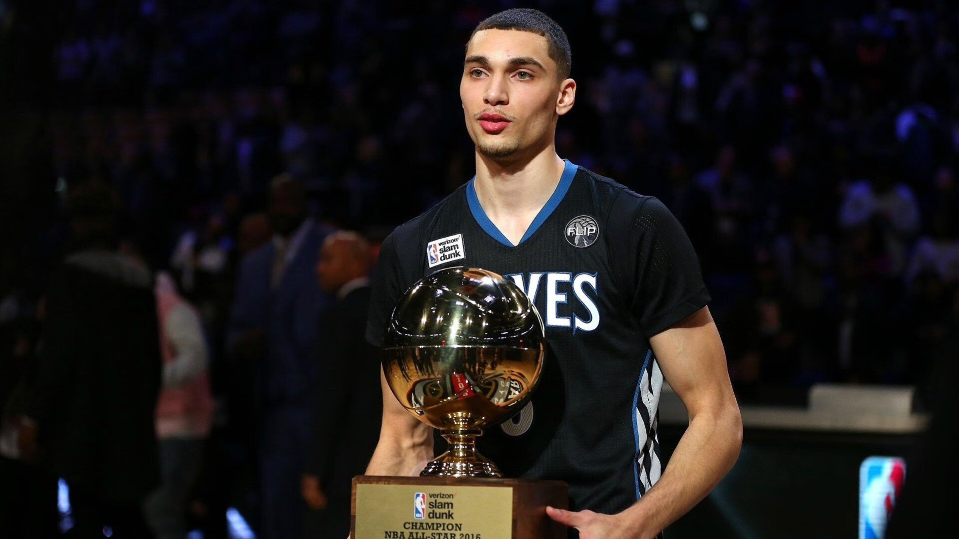 场上花絮：比赛中那些搞笑与感动的瞬间，比赛花絮什么意思